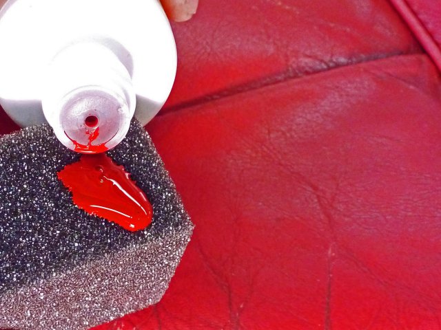 Die Reparatur von Farbschäden bei Autoledern  Lederzentrum - Spezialist  für Lederpflege, Lederreparatur, Beratung