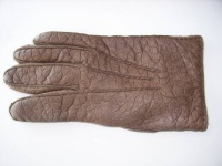 Aufgrund seiner Weichheit wird Peccaryleder gern zu Handschuhen wie dem abgebildeten Exemplar verarbeitet.